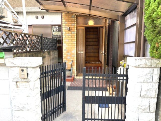 常松町２丁目戸建のエントランス|清潔なエントランスです