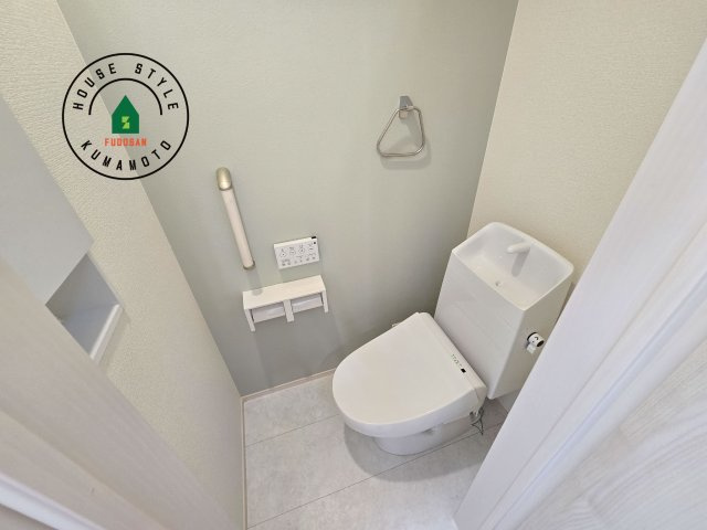 熊本市南区良町3丁目第1-2棟（1号棟）のトイレ|温水洗浄便座を完備しております。2ヶ所にトイレがあるのは朝の慌ただしい時間も安心です。