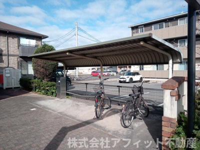 【その他共用部分】 | スマイリーハウス | 屋根付き駐輪場