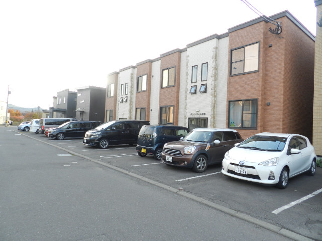 ヴァンベール中島の駐車場