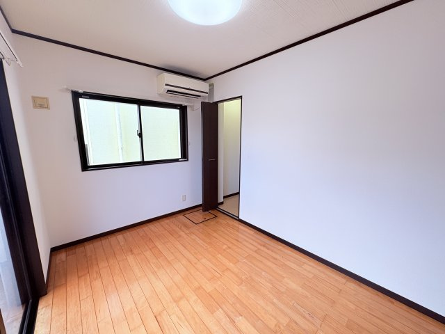 読谷村高志保1249-9中古戸建ての洋室