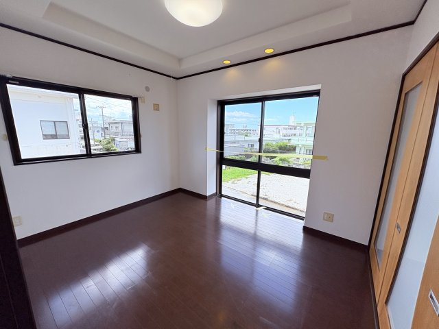 読谷村高志保1249-9中古戸建ての洋室