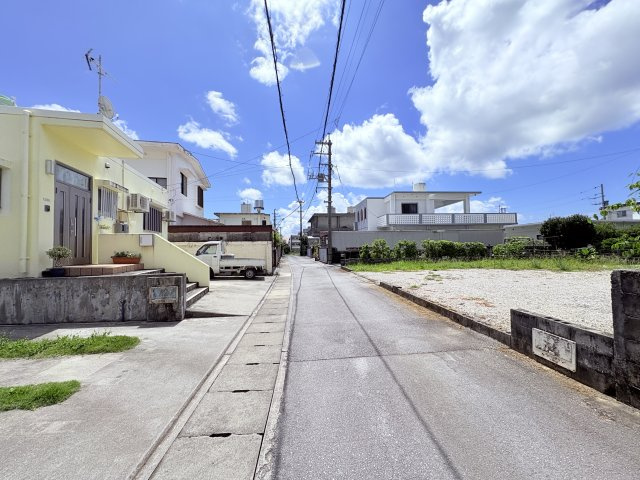 読谷村高志保1249-9中古戸建ての前面道路含む現地写真