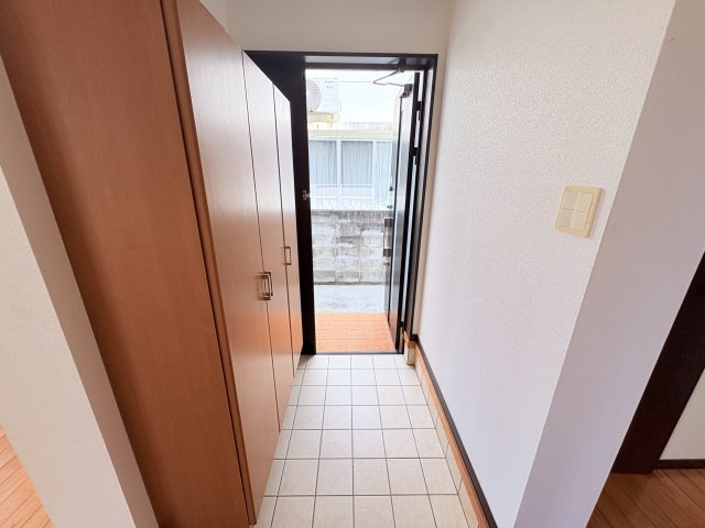 読谷村高志保1249-9中古戸建ての玄関