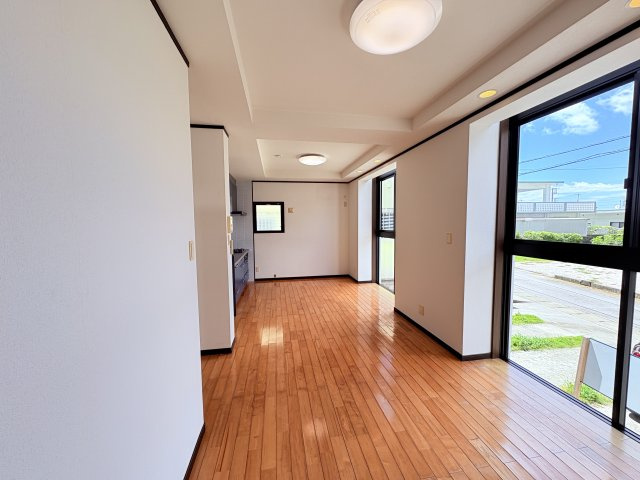 読谷村高志保1249-9中古戸建ての居間・リビング