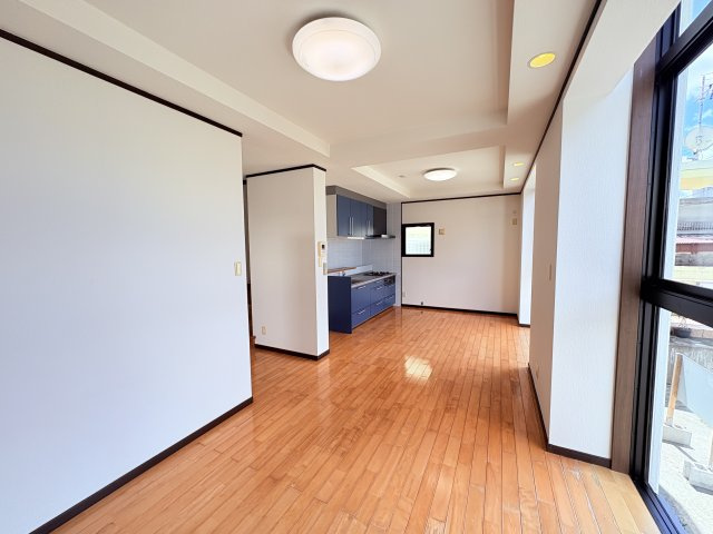 読谷村高志保1249-9中古戸建ての居間・リビング