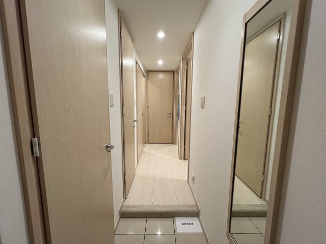 日ノ出町は、グルメの街【ミオカステーロ横濱野毛山公園】の玄関|ゆったりとした玄関です