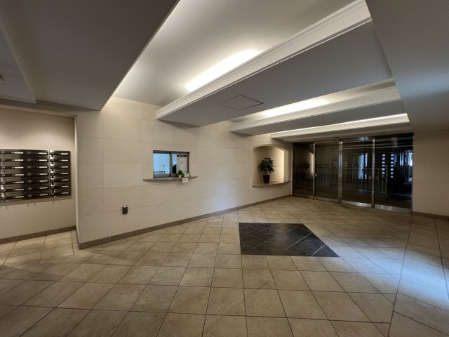 日ノ出町は、グルメの街【ミオカステーロ横濱野毛山公園】のエントランス|ゆとりのあるエントランスです