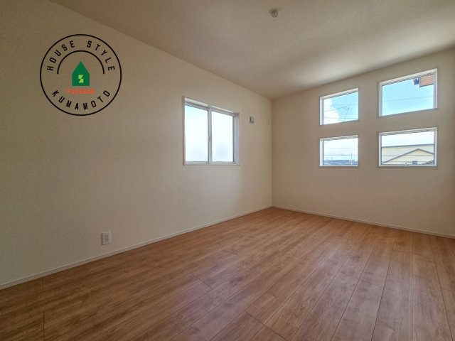 熊本市南区良町3丁目第1-2棟（2号棟）の洋室|採光良好な洋室は全居室、複層ガラスの遮熱効果と断熱効果で、一年中快適に過ごせます。