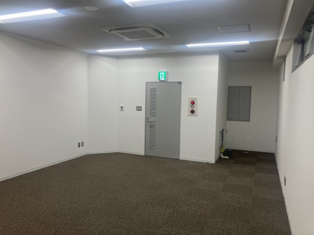 佑昌ビルのロビー