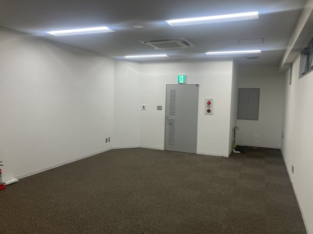 佑昌ビルのロビー