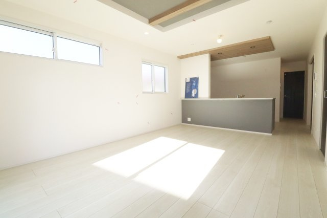 郡山市安積荒井２丁目　　　１号棟　　　安積第１小学校、安積中学区の居間・リビング