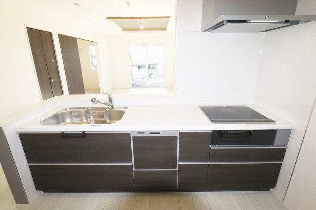 郡山市安積荒井２丁目　　　１号棟　　　安積第１小学校、安積中学区のキッチン