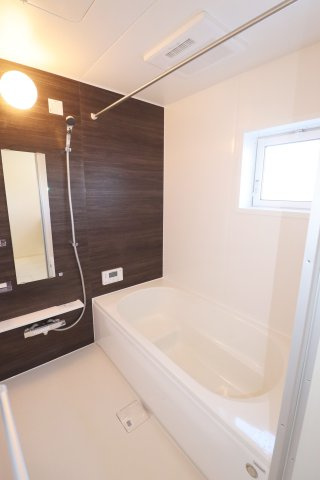 郡山市安積荒井２丁目　　　１号棟　　　安積第１小学校、安積中学区の玄関