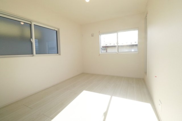 郡山市安積荒井２丁目　　　１号棟　　　安積第１小学校、安積中学区の洋室