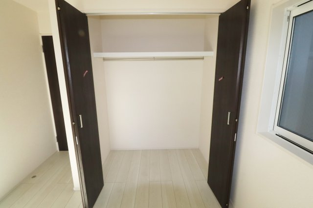 郡山市安積荒井２丁目　　　１号棟　　　安積第１小学校、安積中学区の洋室