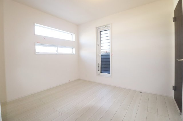 郡山市安積荒井２丁目　　　１号棟　　　安積第１小学校、安積中学区の洋室