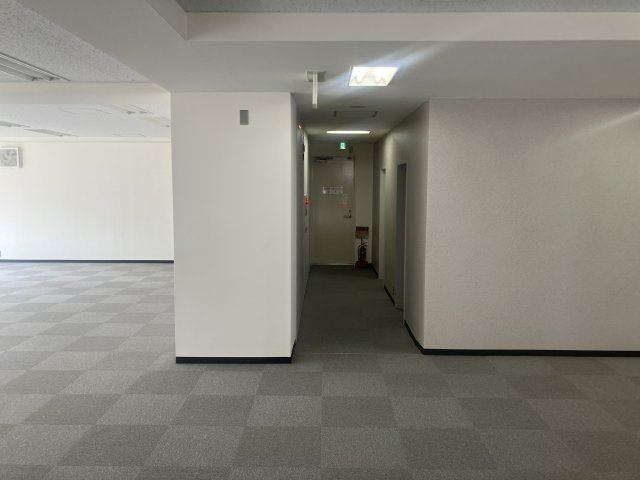 樋口本店ビルのロビー