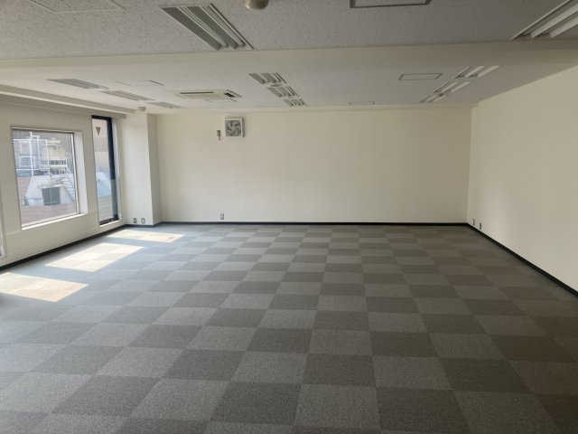 樋口本店ビルのロビー