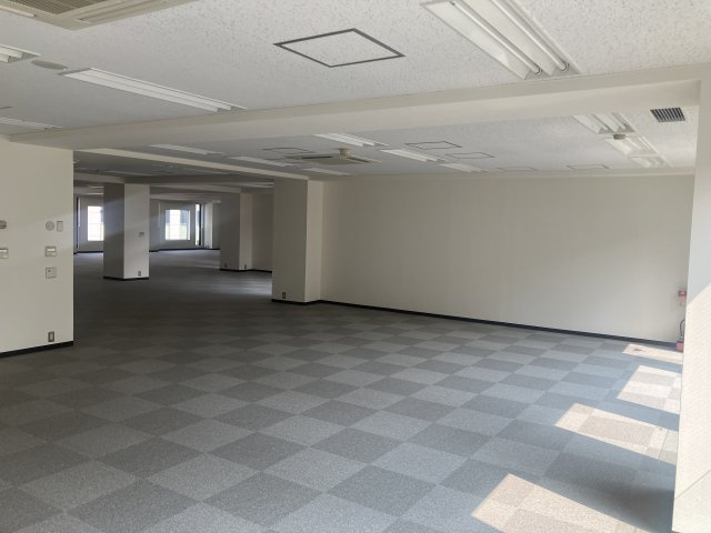 樋口本店ビルのロビー