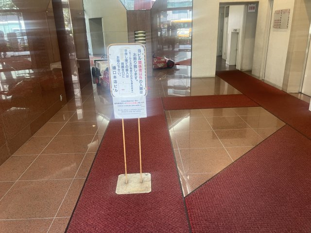 樋口本店ビルのロビー