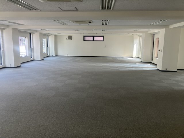 樋口本店ビルのロビー