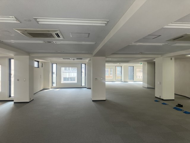 樋口本店ビルのロビー