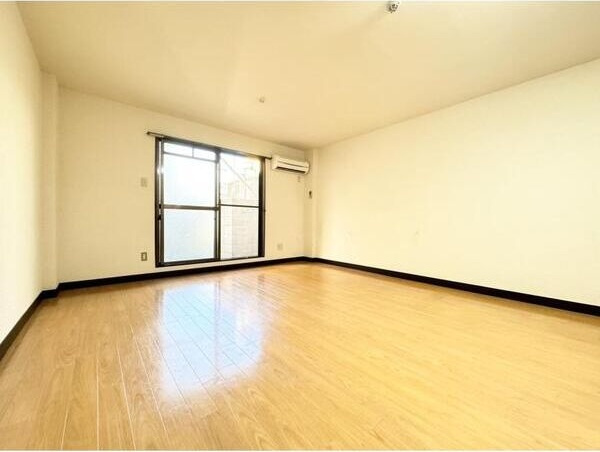 グローリーハイツ東成の居間・リビング