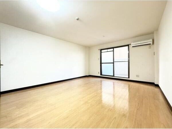 グローリーハイツ東成の居間・リビング