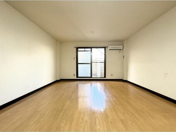 グローリーハイツ東成の居間・リビング