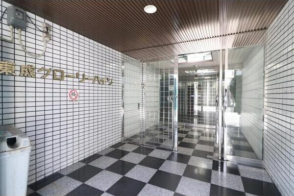 グローリーハイツ東成のエントランス