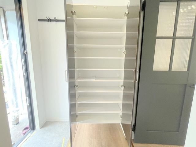 エルスト鶴ヶ峰の玄関