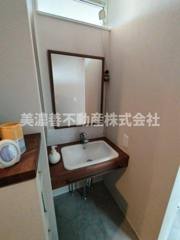 ６５８８９　岐阜市一日市場中古戸建ての独立洗面台