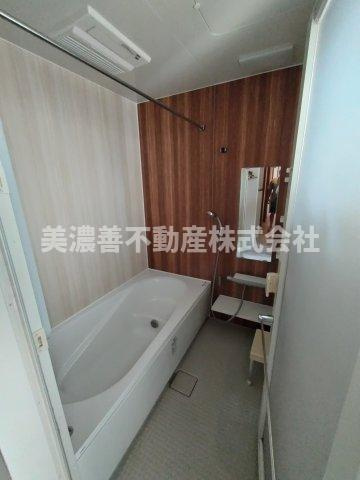 ６５８８９　岐阜市一日市場中古戸建ての浴室