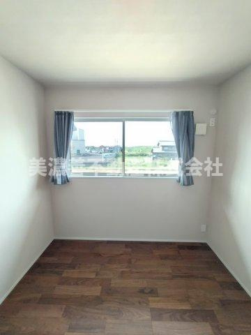 ６５８８９　岐阜市一日市場中古戸建ての洋室