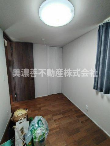 ６５８８９　岐阜市一日市場中古戸建ての洋室