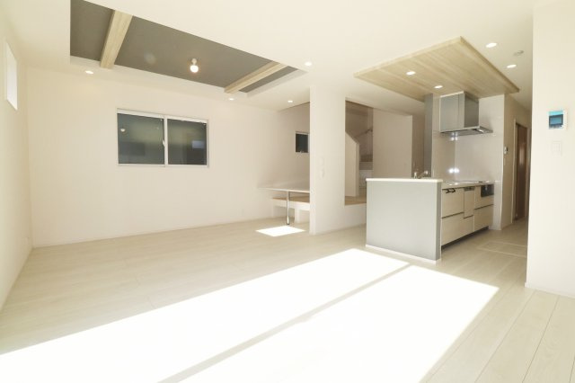 郡山市安積荒井２丁目　　　２号棟　　　安積第１小学校、安積中学区の居間・リビング