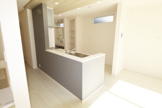 郡山市安積荒井２丁目　　　２号棟　　　安積第１小学校、安積中学区のキッチン