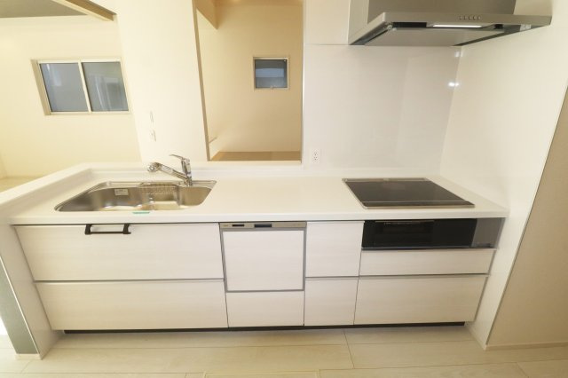 郡山市安積荒井２丁目　　　２号棟　　　安積第１小学校、安積中学区のキッチン