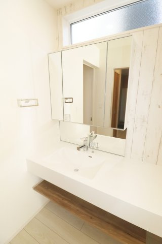 郡山市安積荒井２丁目　　　２号棟　　　安積第１小学校、安積中学区の洗面所