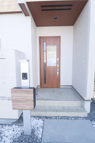 郡山市安積荒井２丁目　　　２号棟　　　安積第１小学校、安積中学区の玄関