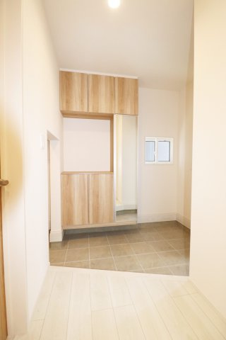 郡山市安積荒井２丁目　　　２号棟　　　安積第１小学校、安積中学区の玄関