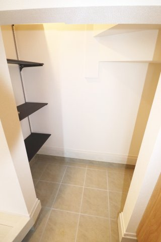 郡山市安積荒井２丁目　　　２号棟　　　安積第１小学校、安積中学区の玄関