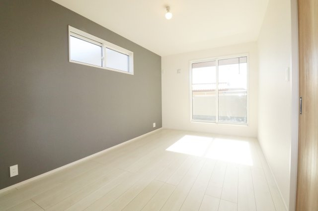 郡山市安積荒井２丁目　　　２号棟　　　安積第１小学校、安積中学区の洋室