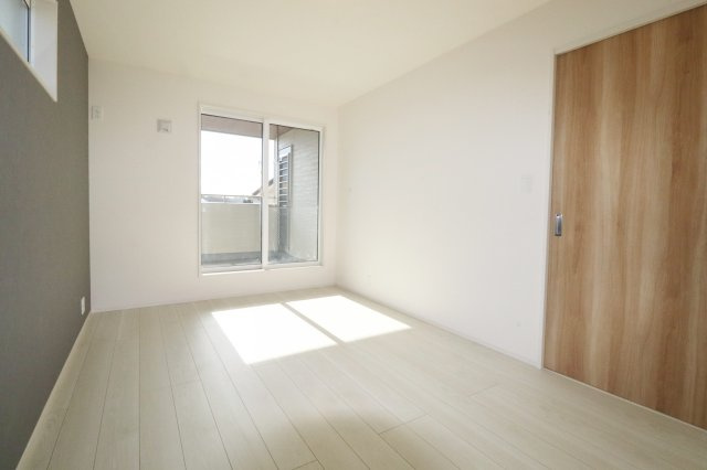 郡山市安積荒井２丁目　　　２号棟　　　安積第１小学校、安積中学区の洋室