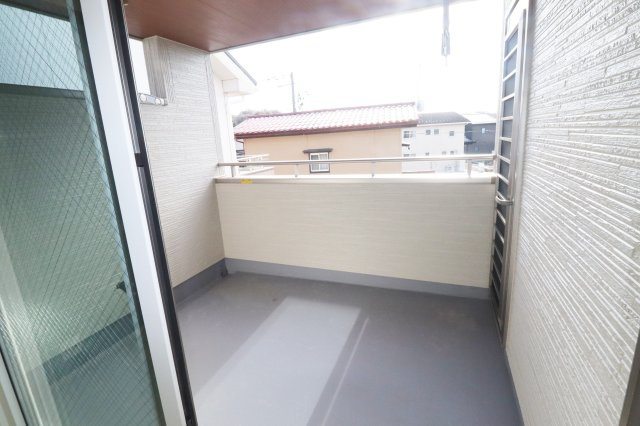 郡山市安積荒井２丁目　　　２号棟　　　安積第１小学校、安積中学区のバルコニー