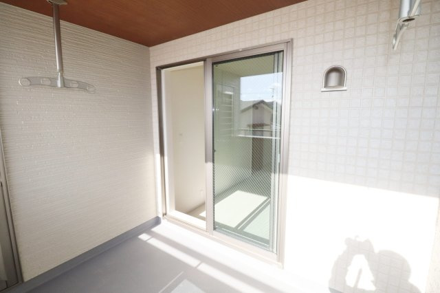 郡山市安積荒井２丁目　　　２号棟　　　安積第１小学校、安積中学区のバルコニー