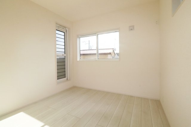 郡山市安積荒井２丁目　　　２号棟　　　安積第１小学校、安積中学区の洋室