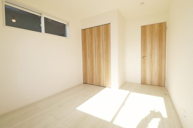 郡山市安積荒井２丁目　　　２号棟　　　安積第１小学校、安積中学区の洋室