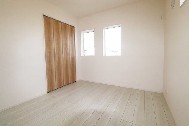 郡山市安積荒井２丁目　　　２号棟　　　安積第１小学校、安積中学区の洋室